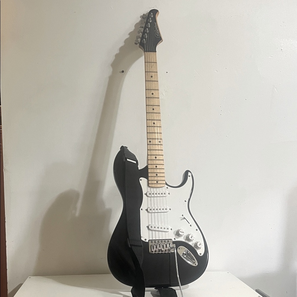 Silvertone Electric Guitar with Carry case